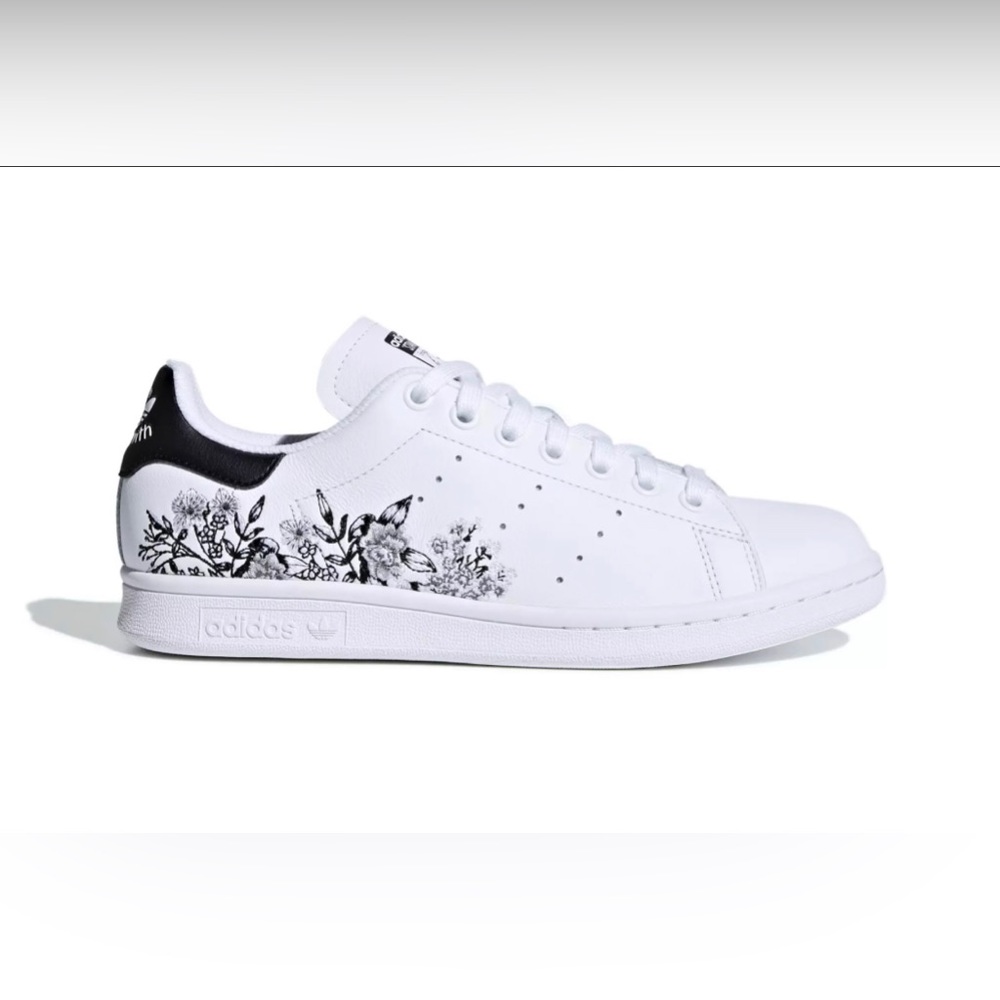 NEAR PERFECT CONDITION ADIDAS FLORAL STAN SMITHS SIZE 9 1/2